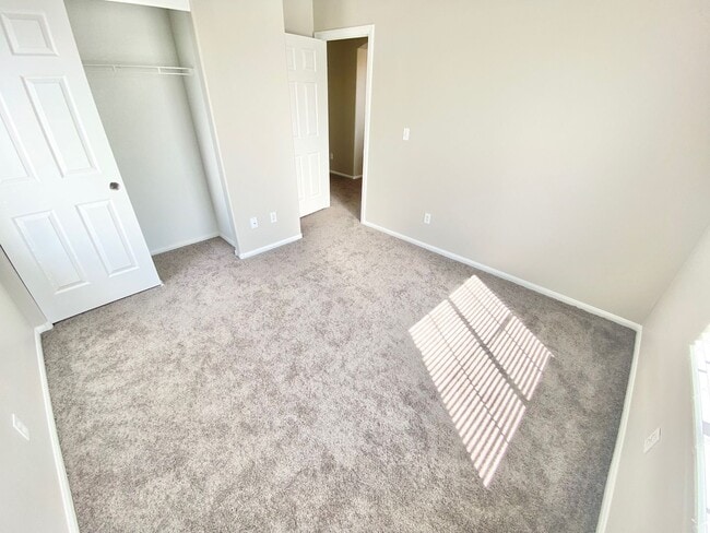 Building Photo - BEAUTIFUL 3 BEDROOMS 2.5 BATHS 2 STORY SINGLE FAMILY HOME WITH 2 CAR GARAGE