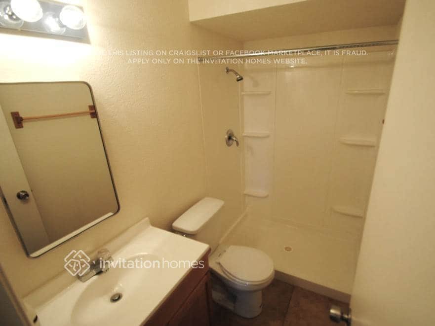 Building Photo - 8838 W Mercer Ln