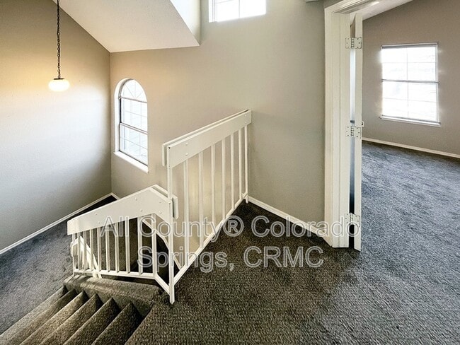 Building Photo - 2058 Palm Dr