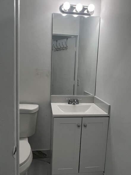 Building Photo - 1412 SW 82nd Ct