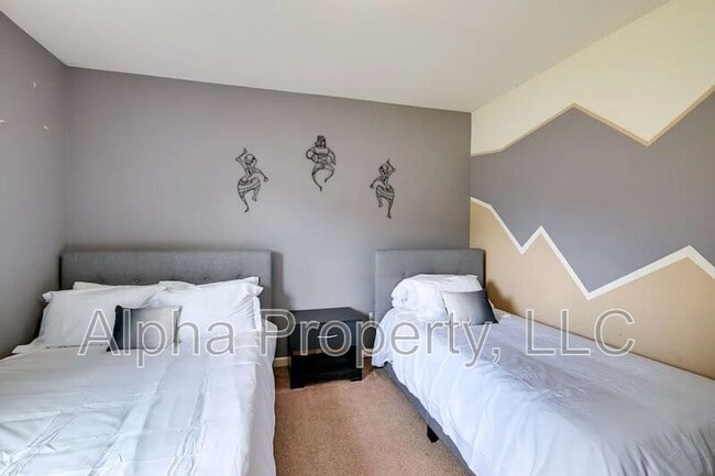 Building Photo - 9 Peggy Ct