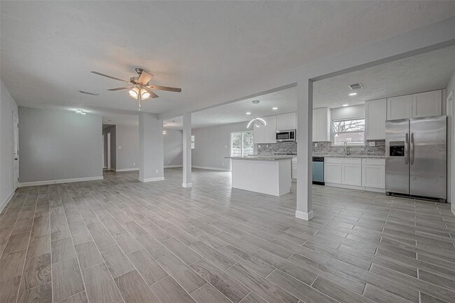Building Photo - 300 Lane Dr