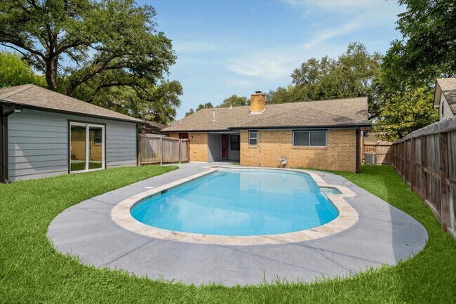 Building Photo - 12315 Whittington Dr