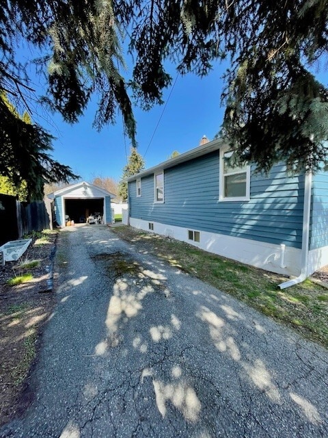 Driveway parking with Street Parking - 1215 E Adeline Ave