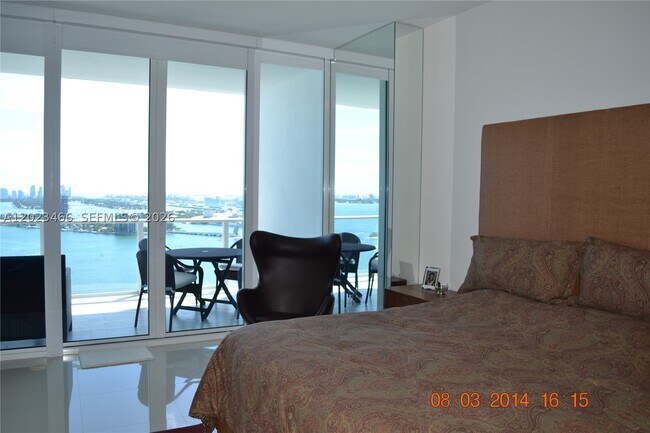 Building Photo - 2020 N Bayshore Dr