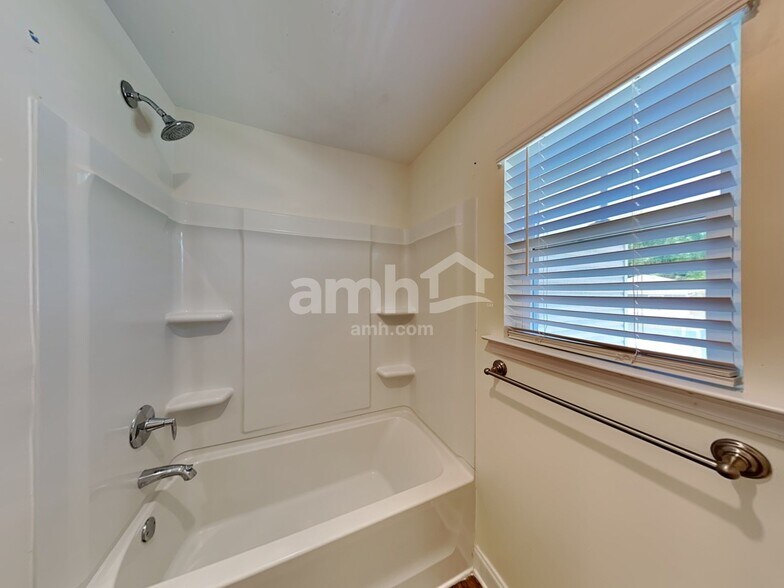 Building Photo - 124 Cobblestone Dr