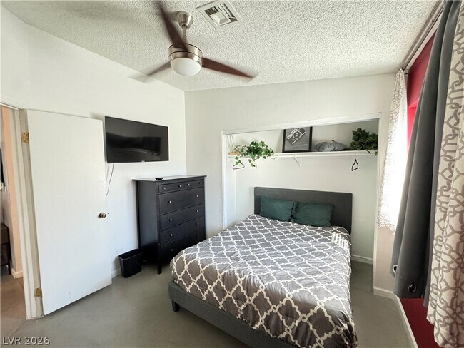 Building Photo - 7267 Sixshooter Dr