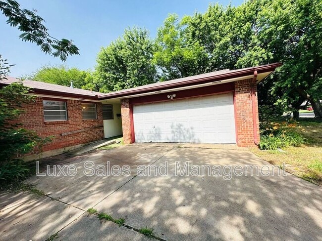 Building Photo - 4313 Epperly Dr