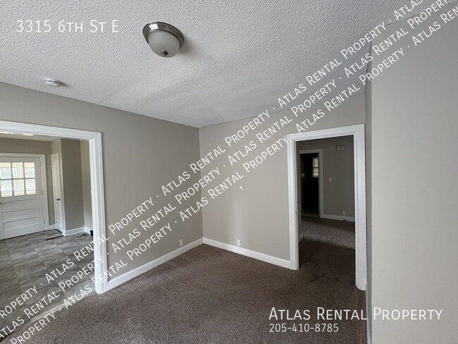 Building Photo - 3315 6th St E