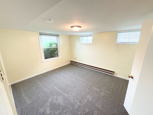 Building Photo - 1606HE