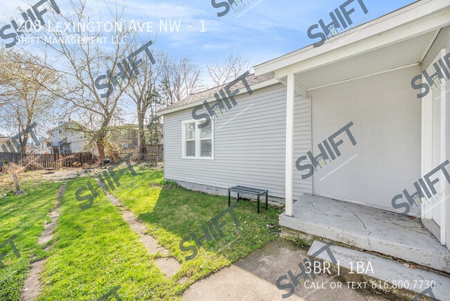 Building Photo - 208 Lexington Ave NW