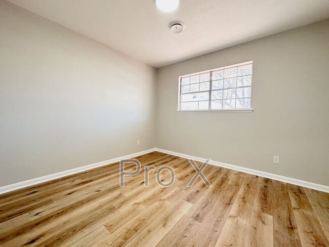 Building Photo - 2216 S Clover Dr