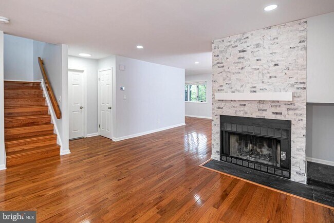 Building Photo - 7 Exeter Ct