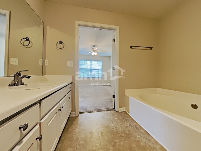 Building Photo - 1428 Box Circle