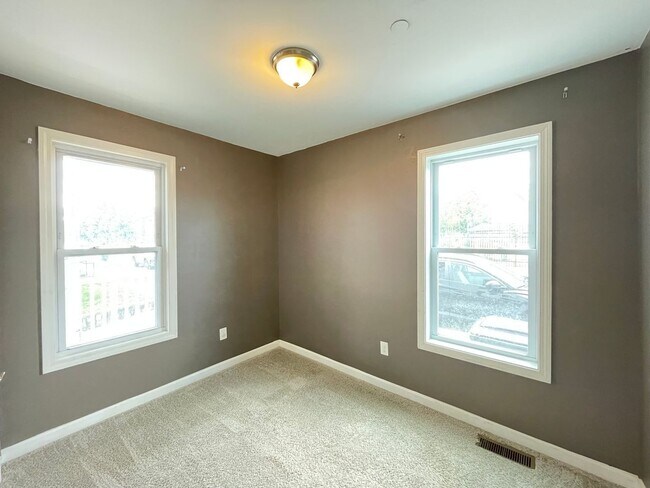 Building Photo - 374 Amory St