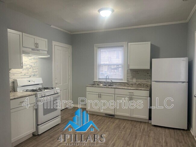 Primary Photo - 907 Jackson St