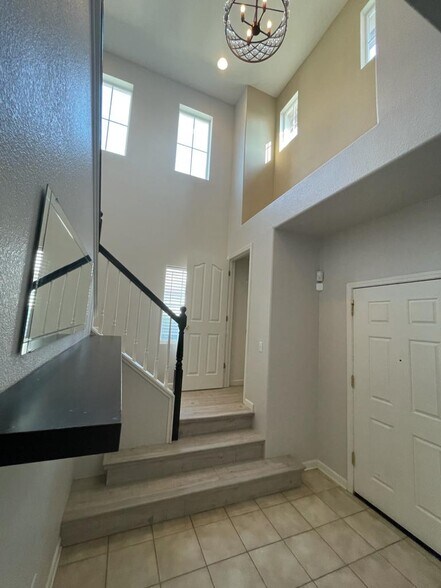 Building Photo - 21 Anjou Cir