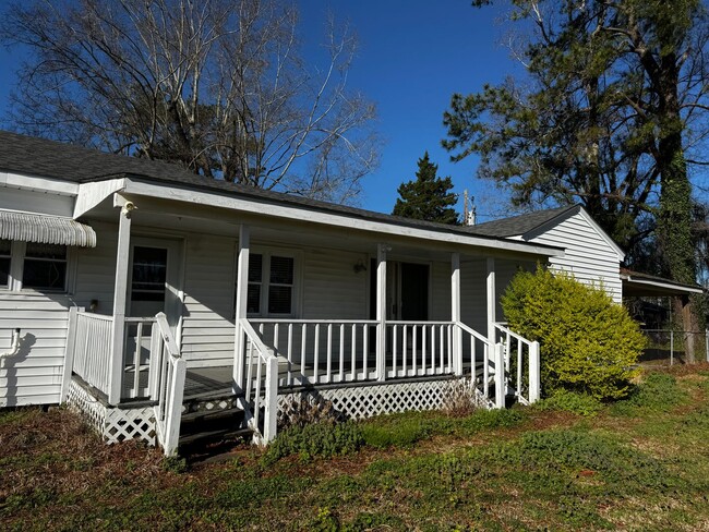 Building Photo - Well kept home in Rural Vanceboro area