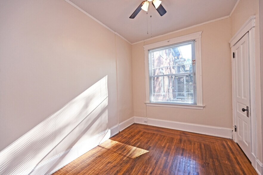 Building Photo - 1415 Locust St