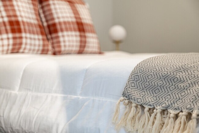 Building Photo - 2301 Ingersoll Ave