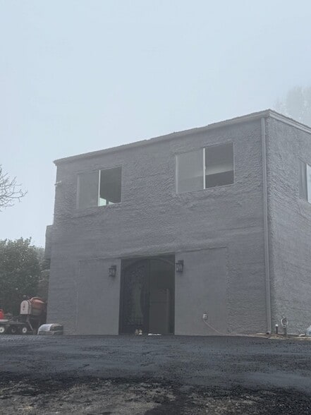 Building Photo - 24690 W Saddle Peak Rd