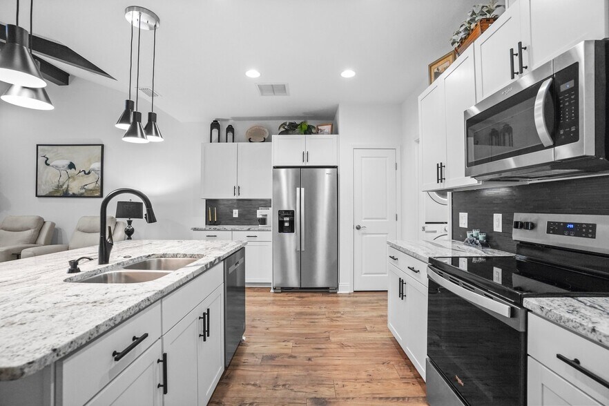 Building Photo - 8704 Sand dollar Dr