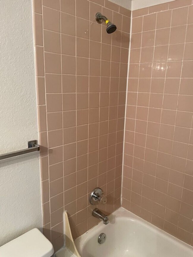 Building Photo - Lexington Place - 1134