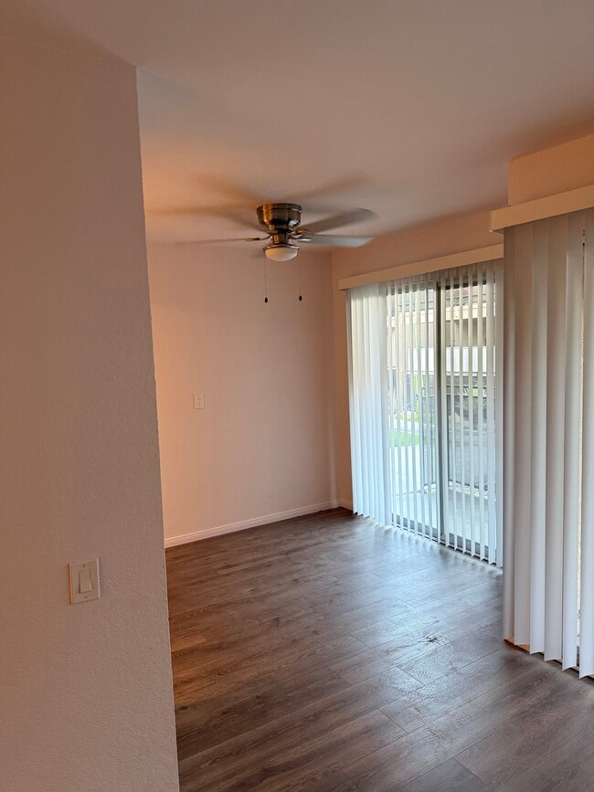 Dining/living room - 400 N Sunrise Way