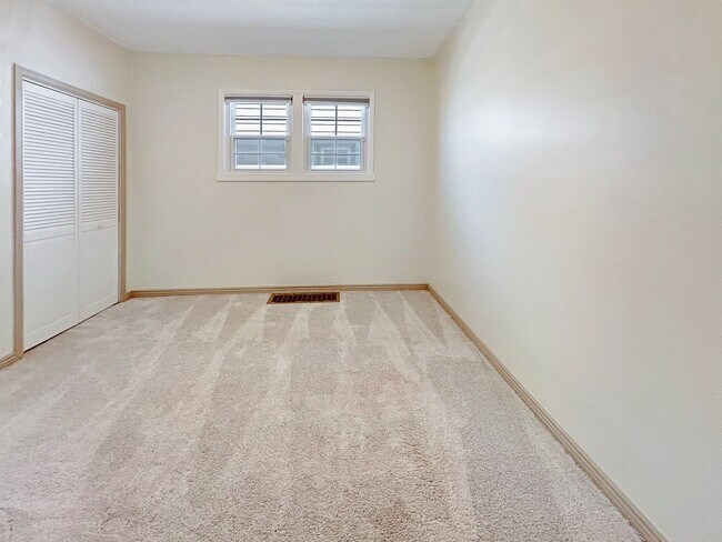 Building Photo - $0 DEPOSIT OPTION. CHARMING 3 BEDROOM WITH FENCED IN YARD AND DETACHED GARAGE IN DENVER'S BERKELE...