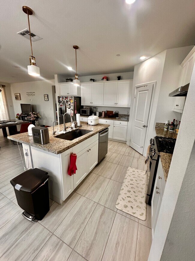 Building Photo - 11583 Kitetail Dr