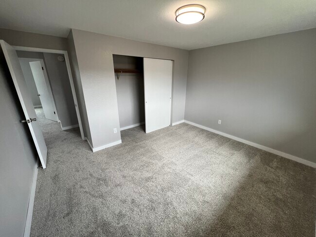 Building Photo - 610-612 12th St NE