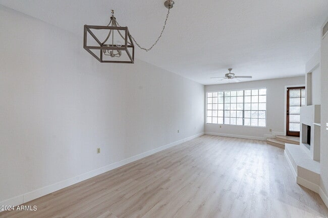 Building Photo - 7800 E Lincoln Dr
