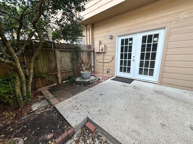 Building Photo - 7700 Creekbend Dr