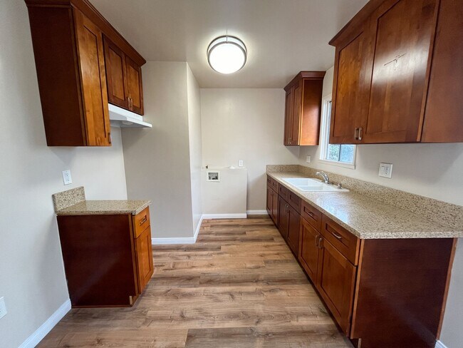 Interior Photo - 1135 W 90th St