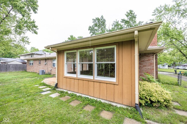 Building Photo - 628 Ash Dr
