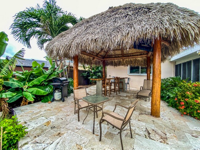 Building Photo - 4300 Beach Dr SE