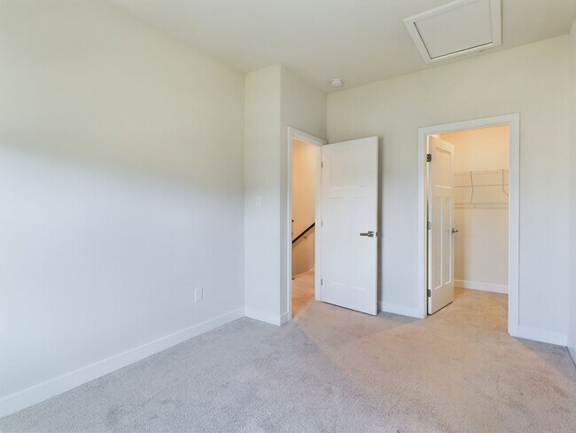 Building Photo - 537 Crofton Village Terrace