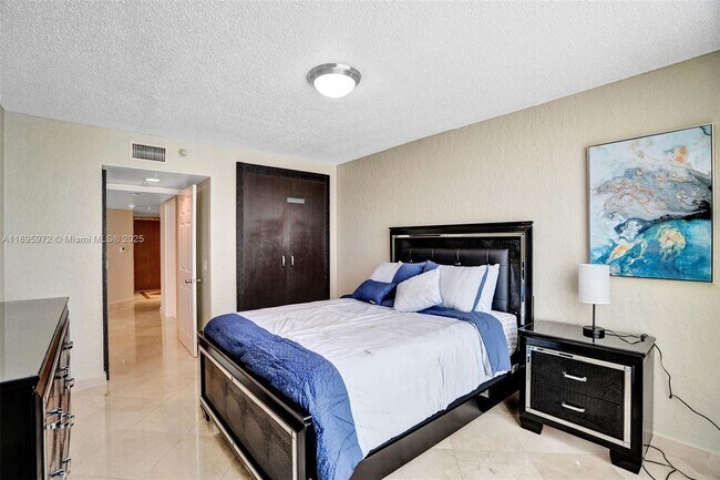 Building Photo - 16711 Collins Ave