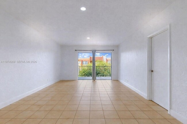 Building Photo - 13715 Kendale Lakes Cir