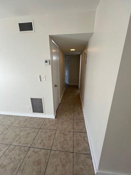 Building Photo - 3111 Oakland Shores Dr