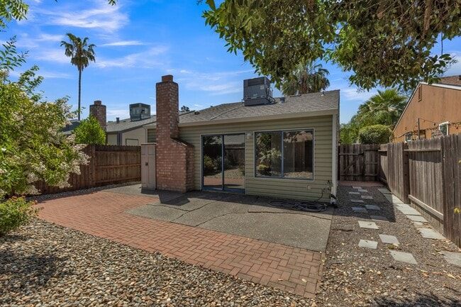 Building Photo - 115 Guaymas Pl