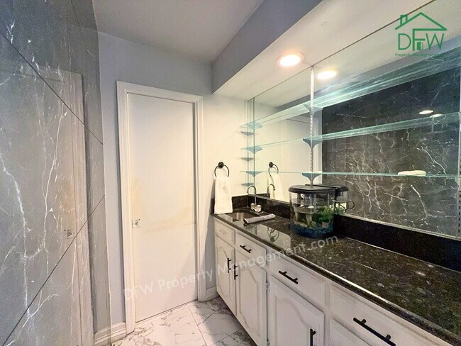 Building Photo - 4 Bed / 2.5 Bath on a Cul-de-Sac - 2-Car Garage & Spacious Fenced Backyard