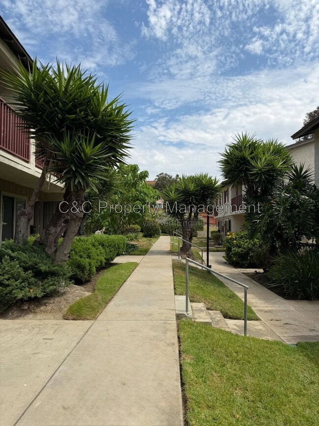 Building Photo - 7099 Russan Ln