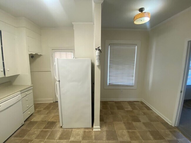 Building Photo - 109 River Park Dr