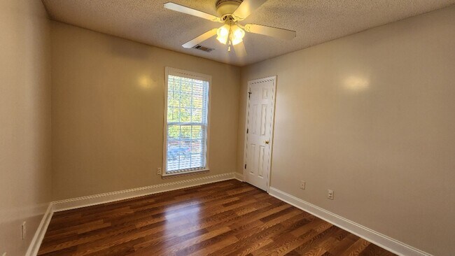 Building Photo - $500 off the first month