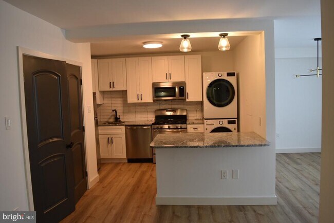 Building Photo - 3705 S George Mason Dr