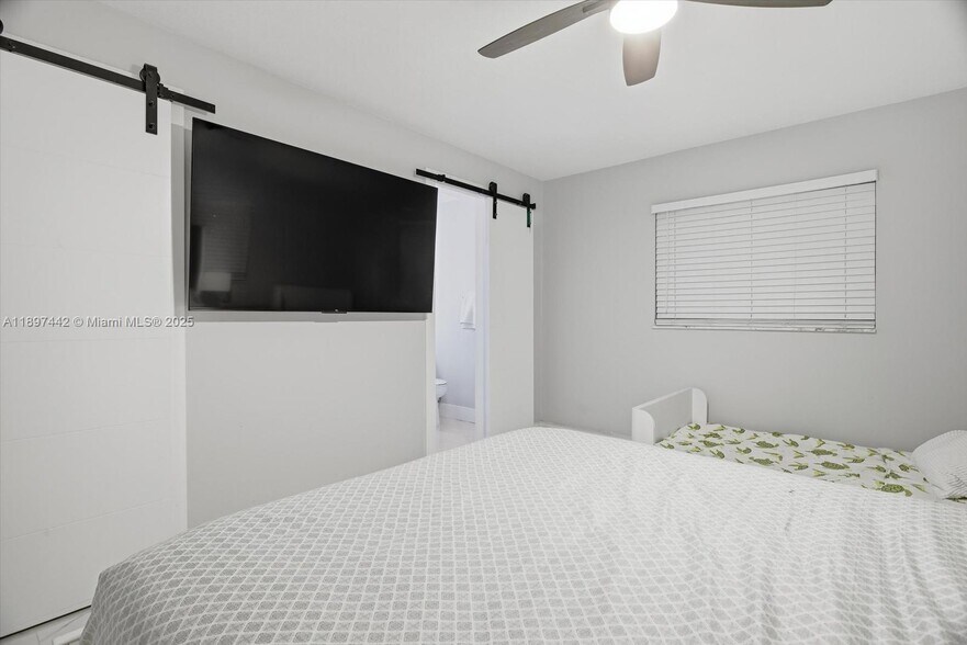 Building Photo - 6948 NW 8th Ct