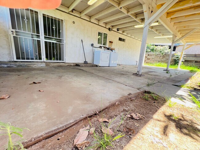 Building Photo - SDN 1171-1173