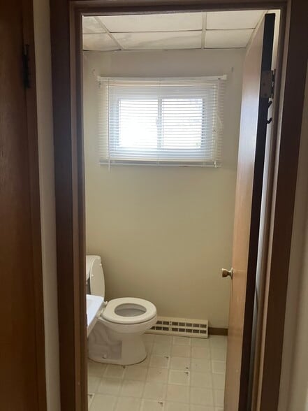 Building Photo - 1422 Willow Ln