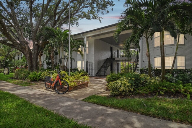 Building Photo - The Monroe of SOHO Hyde Park